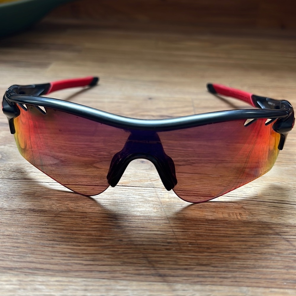 Oakley men’s radarlock path sunglasses used in good condition